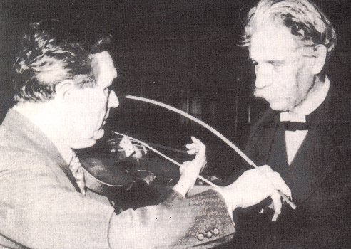 Telmanyi demonstrates the curved violin bow to Albert Schweitzer